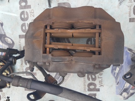Суппорт тормозной передний левый 47750-35120 TOYOTA HILUX SURF