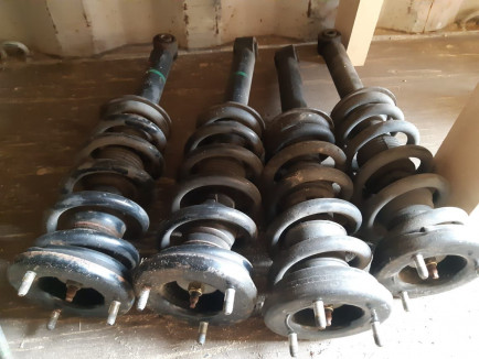 Стойка передняя 4062A024, 4040A067 MITSUBISHI PAJERO