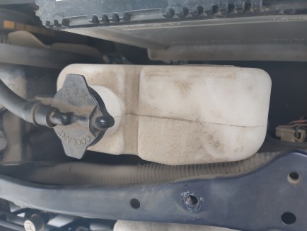 Расширительный бачок 16470-75030 TOYOTA HILUX SURF