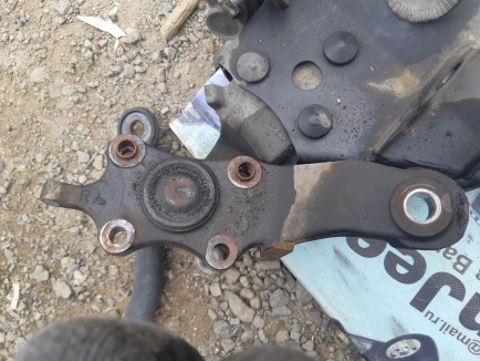 Шаровая опора нижняя правая 43330-39415 43330-39585 TOYOTA HILUX SURF